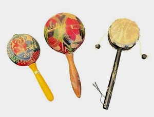 lot 150 image: Vintage Double Sided Beggar Drum & Pair of Cuban Havana Maracas