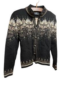 lot 171 image: Womens Vintage DALE OF NORWAY 100% Wool Sweater (Size Large)