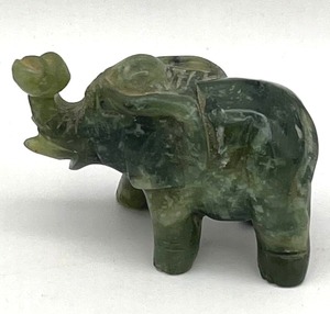 lot 221 image: Vintage 2-inch Carved Elevant