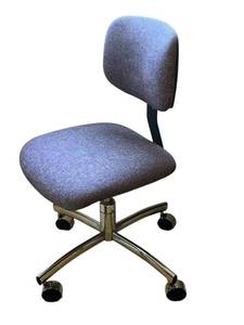 lot 223 image: Nice Adjustable Rolling Swivel Office Chair