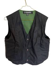 lot 244 image: Mens Size Medium Concealed Carry Outfitters Black Vest
