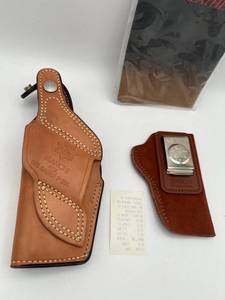 lot 262 image: Leather Bianchi #19L Sig Sauer P226 and Vintage Bianchi International Pistol Holsters