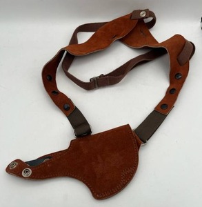 lot 267 image: Bianchi #215 Sig Sauer P-226 9mm Shoulder Holster