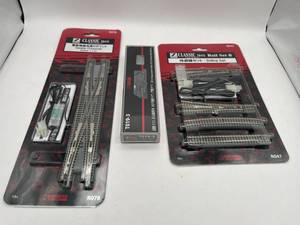 lot 307 image: New ROKUHAN Z-Scale Steam Locomotive (T019-3), Double Crossover (R078), and Siding Set (R047)