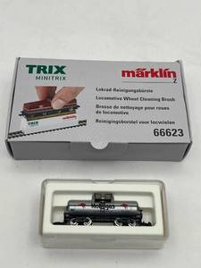 lot 308 image: New Marklin Z-Scale Locomotive Wheel Cleaning Brush (66623) & Mobilgas Tank Car (8684)