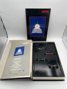lot 313 image: Limited Edition Marklin 8115 Z-Scale Starlight Express Passenger Poppa Train Set (21025000), Some Box Wear