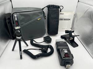 lot 418 image: Like New Nikon Autofocus Speedlight SB-80DX w Accessories & Carrying Case