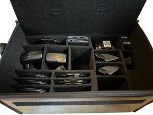 lot 422 image: Very Nice Nikon R1 Wireless Close-Up Speedlight System with Nikon SS-MS1 Case