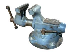 lot 501 image: Vintage #1750 5-inch, Swivel Base, Bullet Vise (Wilton)