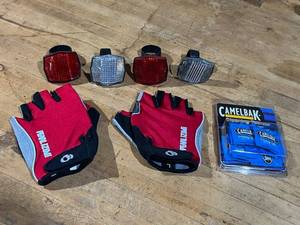 lot 513 image: Like New Pearl iZumi Mens Large Cycling Gloves and Reflectors