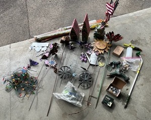 lot 601 image: Yard & Garden Ornaments Lot