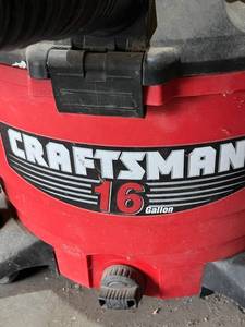lot 606 image: Craftsman 16-Gallon WetDry Vac