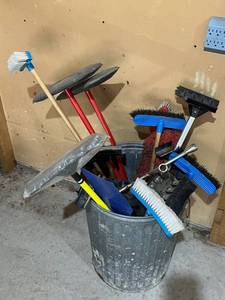 lot 610 image: Car Cleaning Brushes, Tire Irons, and More