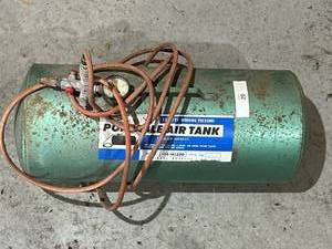 lot 611 image: Sears 9-Gallon Portable Air Tank (Untested)