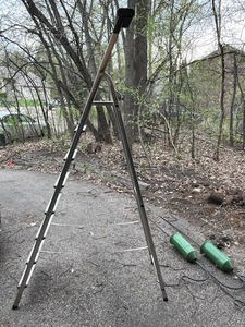 lot 613 image: Nice Leifheit 8ft Aluminum Step Ladder