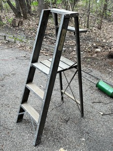 lot 615 image: Vintage Workmaster 58-inch Aluminum Step Ladder