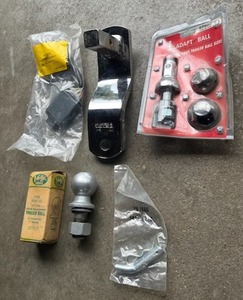 lot 643 image: AUDI All Road Trailer Hitch and Accessories