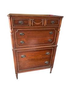 lot 626 image: Vintage 5-Drawer Wooden Tall Boy Dresser (Manufacturer Unknown)
