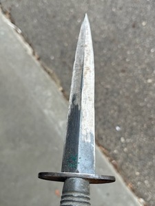 lot 682 image: Original WWII British Fairbain Sykes (England) Commando Knife (6.25 Blade)
