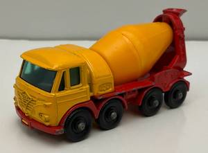 lot 18 image: 1960s Original Matchbox Lesney N0. 21 Foden Cement Truck