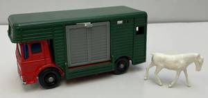 lot 29 image: 1969s Original Matchbox Lesney N0. 17 Horse Box