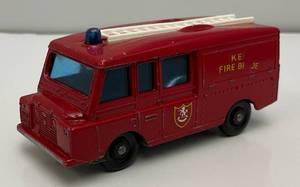 lot 36 image: 1960s Original Matchbox Lesney N0. 57 Land Rover Fire Truck