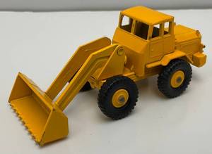 lot 40 image: 1960s Original Matchbox Lesney N0. 69 Tractor Shovel