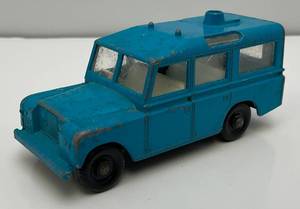 lot 65 image: 1960s Original Matchbox Lesney N0. 12 Land Rover Safari (Missing Roof Top Carrier)