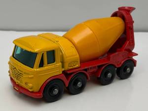 lot 71 image: 1960s Original Matchbox Lesney N0. 21 Foden Cement Truck