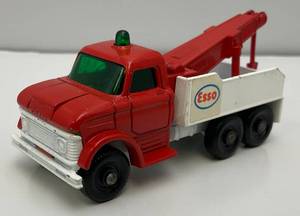 lot 73 image: 1968 Original Matchbox Lesney Esso N0.  71 Ford Heavy Wrecker