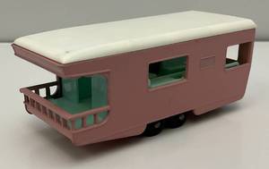 lot 77 image: 1960s Original Matchbox Lesney N0. 25 Trailer Caravan