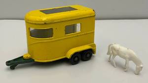 lot 85 image: 1960s Original Matchbox Lesney N0.43 Pony Trailer (Missing Back Gate)