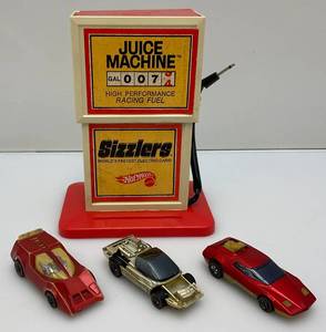 lot 92 image: 1969 Hot Wheels Redline SIZZLERS With Juice Machine (Chrome Missing)