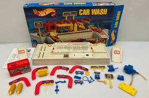 lot 101 image: 1994 Hot Wheels Car Wash In Original Box (Complete) Box Beat Up