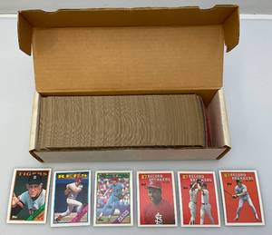 lot 126 image: 1980s TOPPS Baseball Cards (Unsorted)