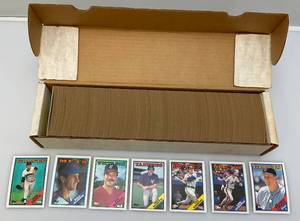 lot 128 image: 1980s TOPPS Baseball Cards (Unsorted)