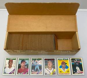 lot 129 image: 1980s TOPPS Baseball Cards (Unsorted)