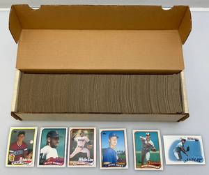 lot 131 image: 1980s TOPPS Baseball Cards (Unsorted)