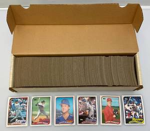 lot 132 image: 1980s TOPPS Baseball Cards (Unsorted)
