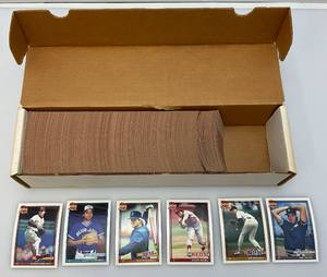 lot 133 image: 1990s TOPPS Baseball Cards (Unsorted)