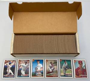 lot 134 image: 1990s TOPPS Baseball Cards (Unsorted)