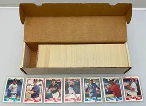 lot 146 image: 1990s Fleer Baseball Cards (Unsorted)