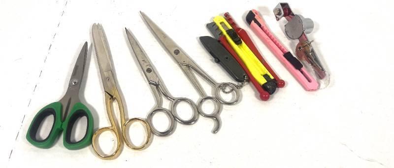 lot 40 image: Scissors, Case Lock, Box Cutters