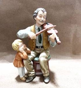 lot 106 image: 1984 Play Another One, Grandpa Enesco Treasured Memories Figurine
