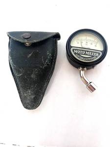 lot 43 image: German Tire Pressure Gauge Motometer Luftdruckprufer