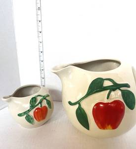 lot 3 image: 1940s Pippin Pottery Apple Pitchers