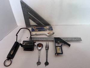 lot 26 image: Vintage Miscellaneous Spoons, Square, Fish Scale