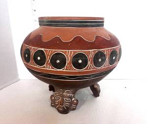 lot 32 image: Beautiful Aztec Style Pottery
