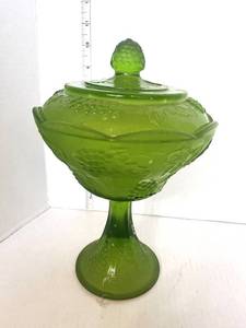 lot 37 image: Vintage Indiana Glass Covered CompoteCandy Dish