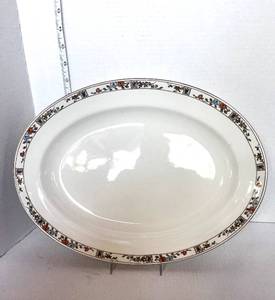 lot 14 image: Vintage 16 Johnson Bros England Oval Platter